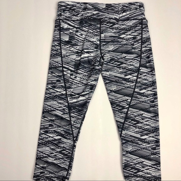 Fabletics Gia PowerLite Crop - Picture 4 of 10